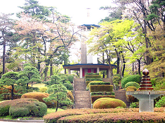 八 柱 霊園