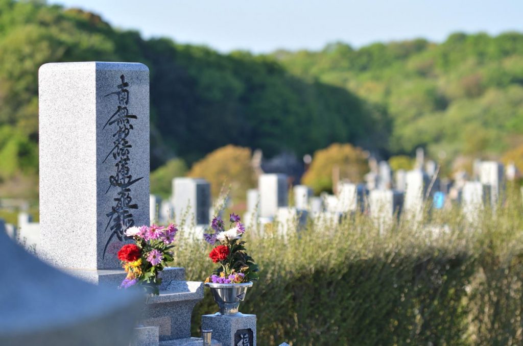 お墓でやってはいけないこととは 迷信と言われているタブーもご紹介 市川市の霊園 お墓 墓地 墓石の事は和泉家石材店へ