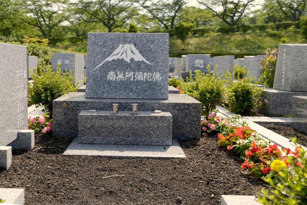 墓石の彫刻デザイン集をご紹介 彫刻デザインの決め方も解説 市川市の霊園 お墓 墓地 墓石の事は和泉家石材店へ